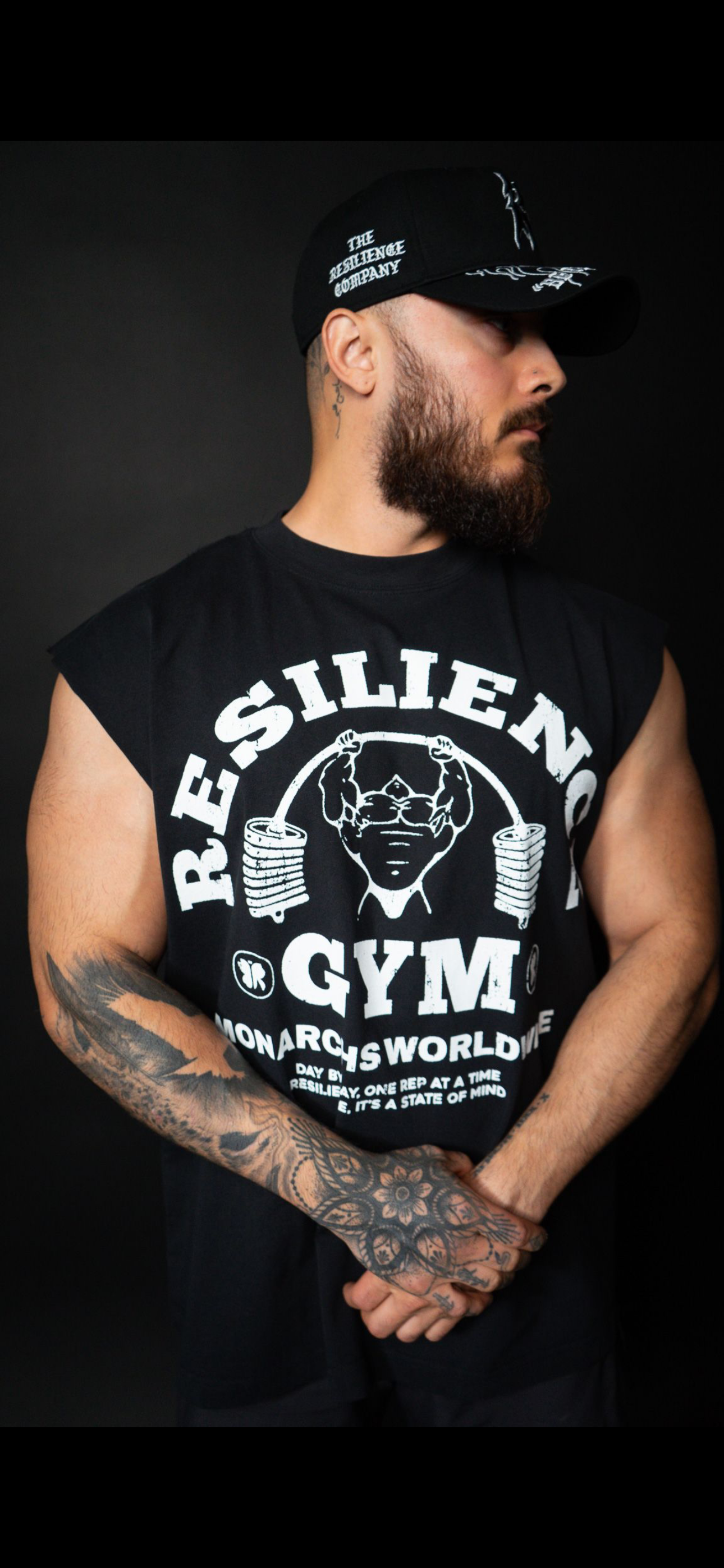 RESILIENCE GYM- CUTOFF (BLACK/WHITE)
