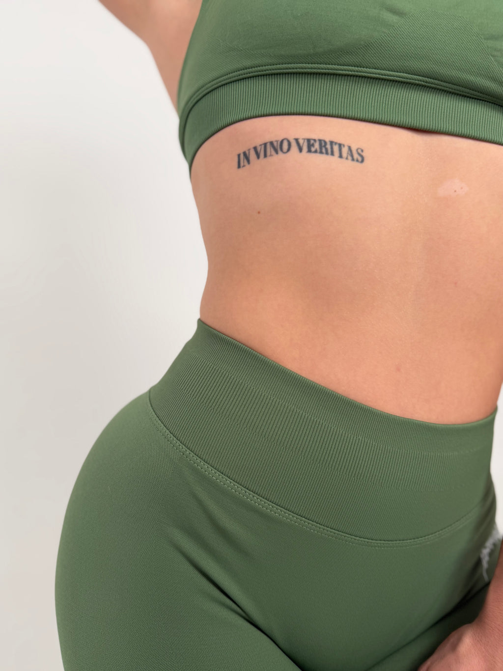 Resilience - Essential sports Bra (GREEN)